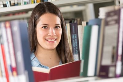 Étudiante à la Bibliothèque